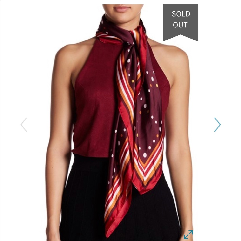 14th & Union
Scattered Lines Print Satin Scarf